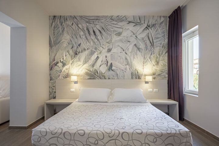 Room 32 of 62