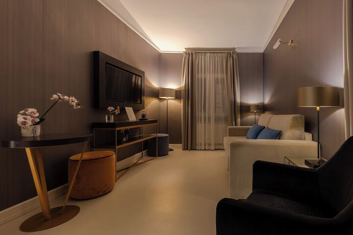 Room 77 of 124