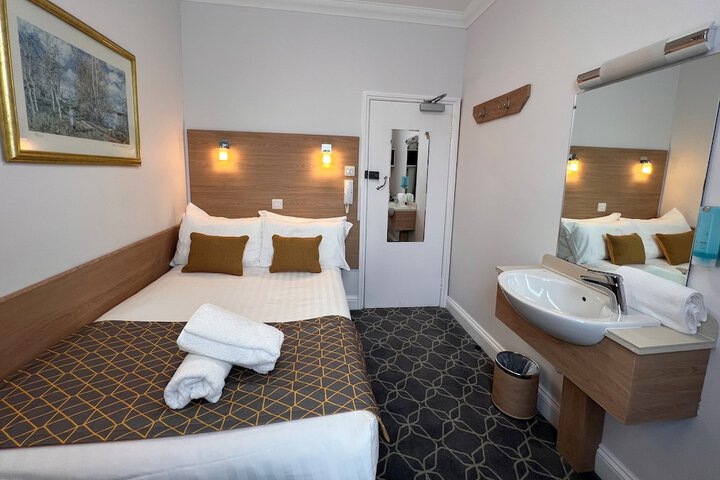 Room 12 of 23