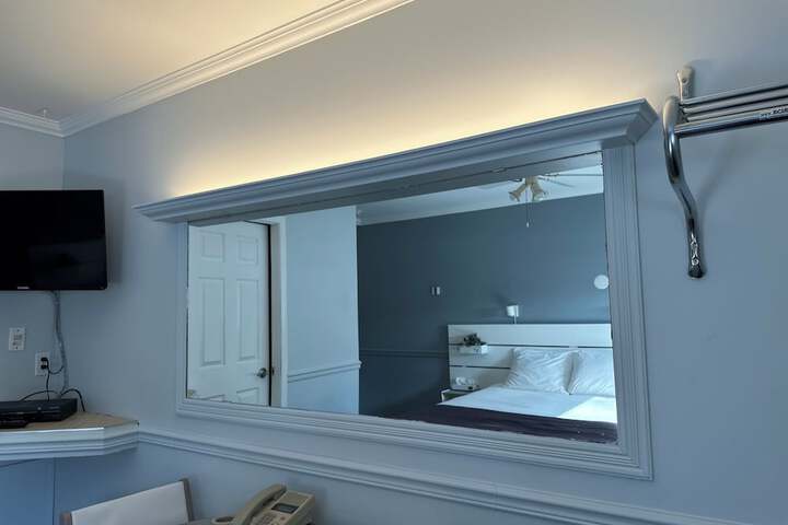 1 Queen Bed (16 of 29)