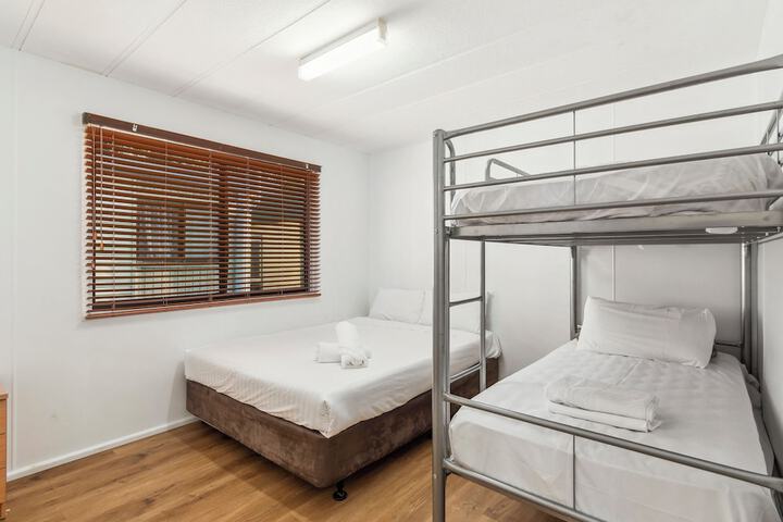 Room 52 of 183