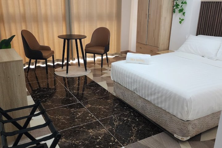 Room 4 of 17