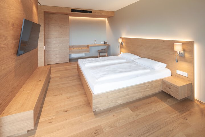 Room 11 of 74