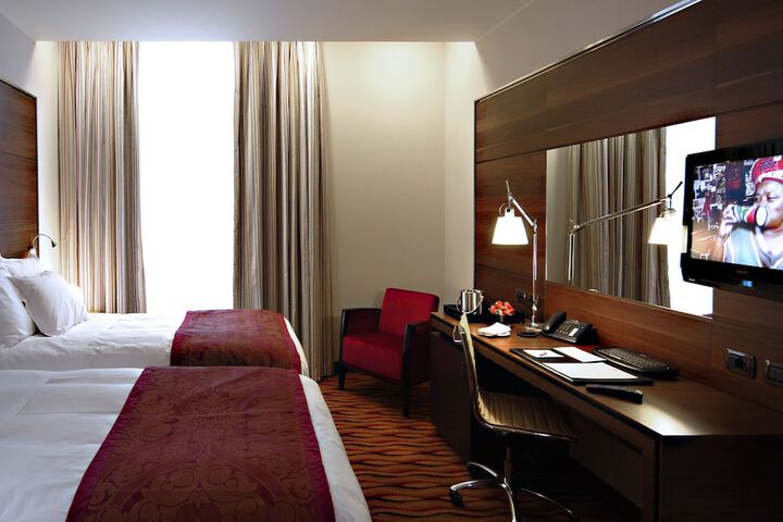 Room 28 of 168