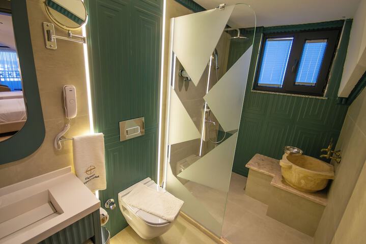 Room 27 of 106