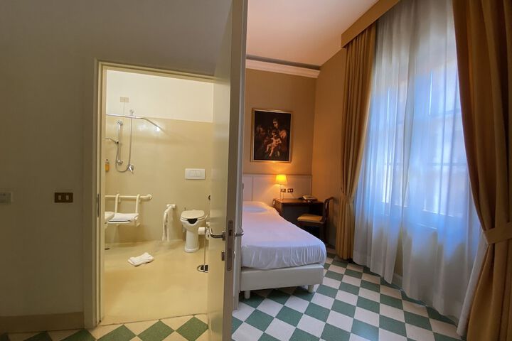 Room 27 of 180