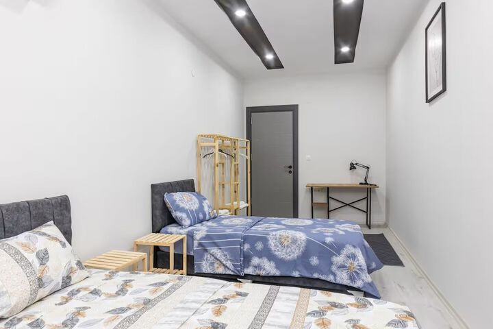 Room 34 of 293