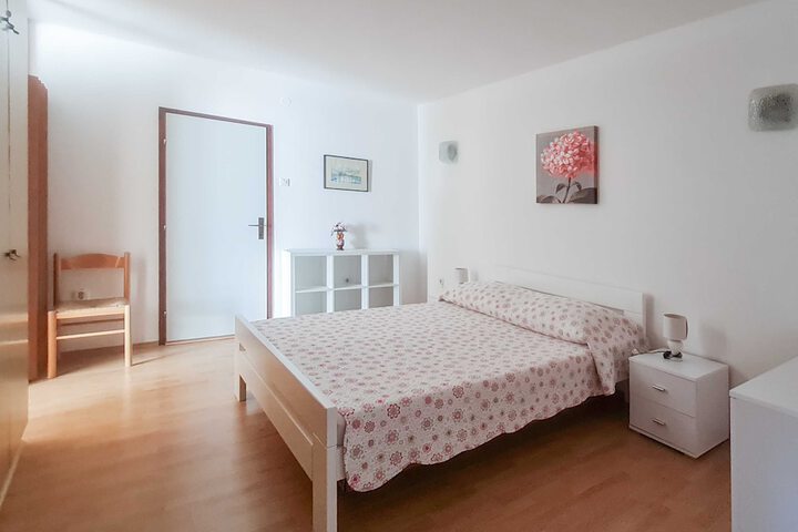 Room 3 of 54