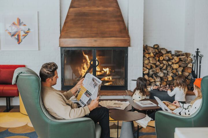 Lobby lounge