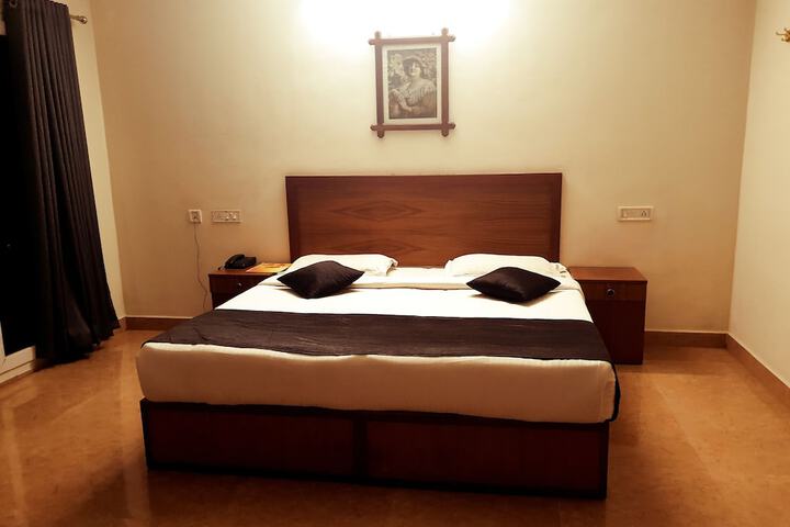 Room 7 of 48