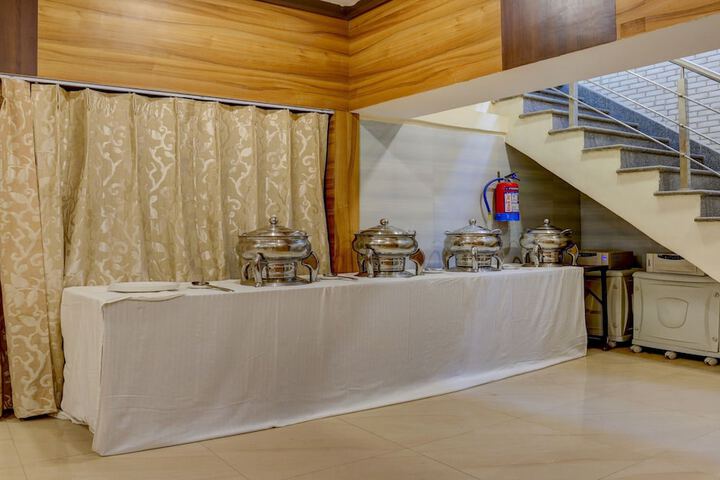 Ballroom/Hall 26 of 33