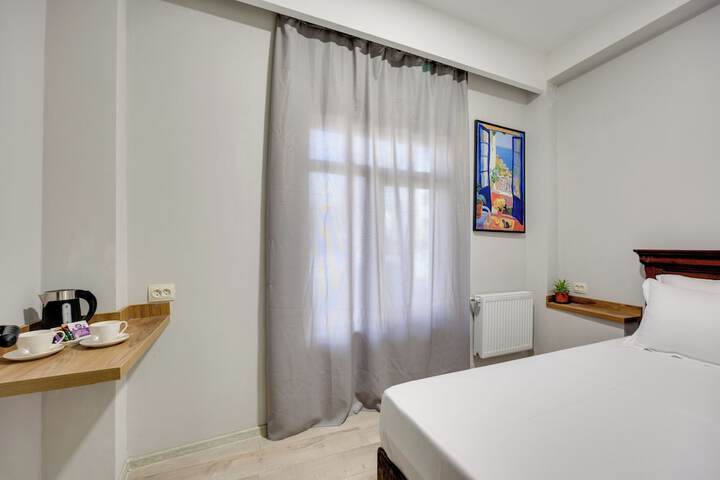 Room 13 of 23
