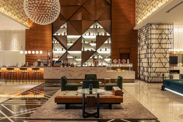 Entrance & Lobby