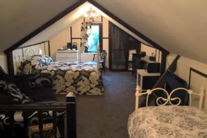 Room 7 of 13