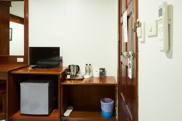 Room 37 of 136