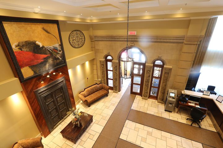 Entrance & Lobby