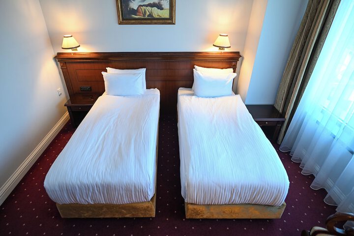 Room 16 of 84