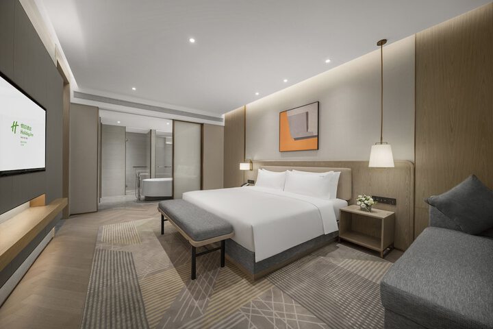 Room 12 of 43