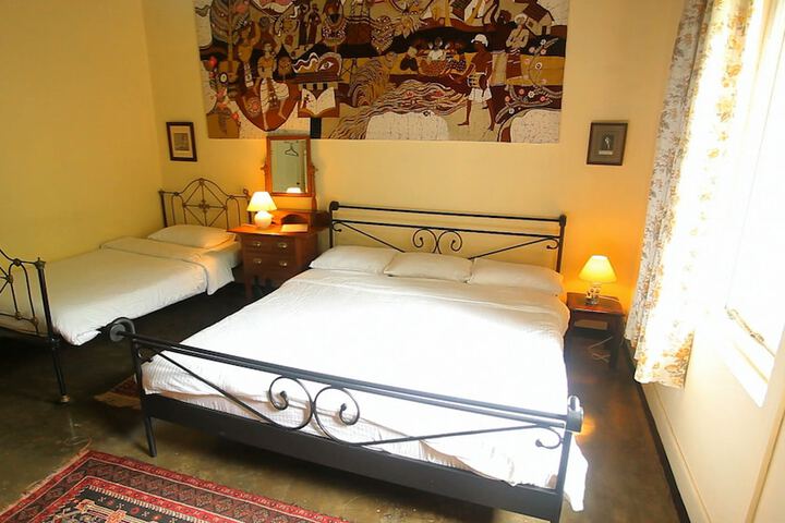 Room 6 of 32
