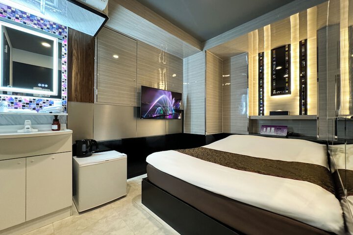Room 9 of 24