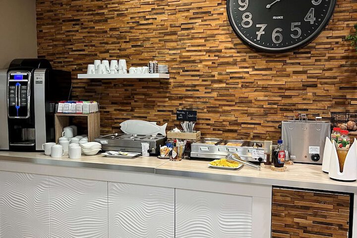 Breakfast/Coffee Service 25 of 34