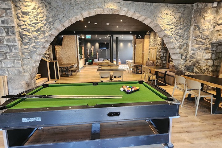 Lounge 124 of 141