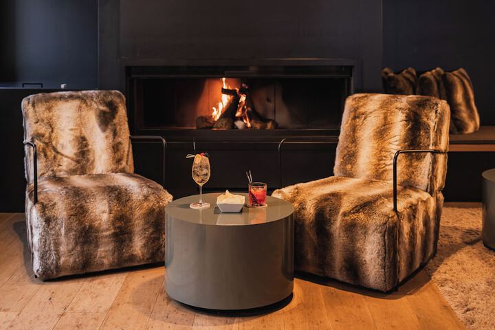 Lounge 72 of 88