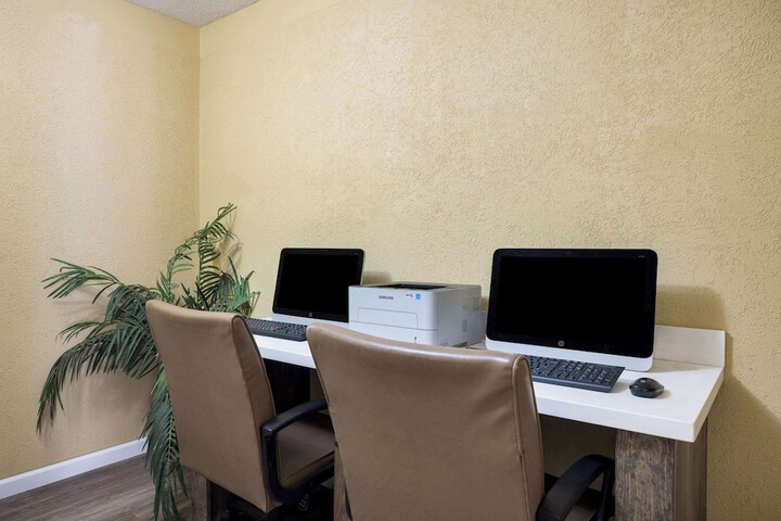 Business Center 27 of 30