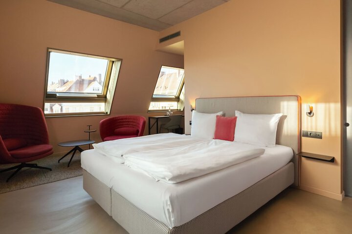 Room 50 of 112