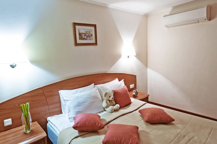 Room 5 of 72