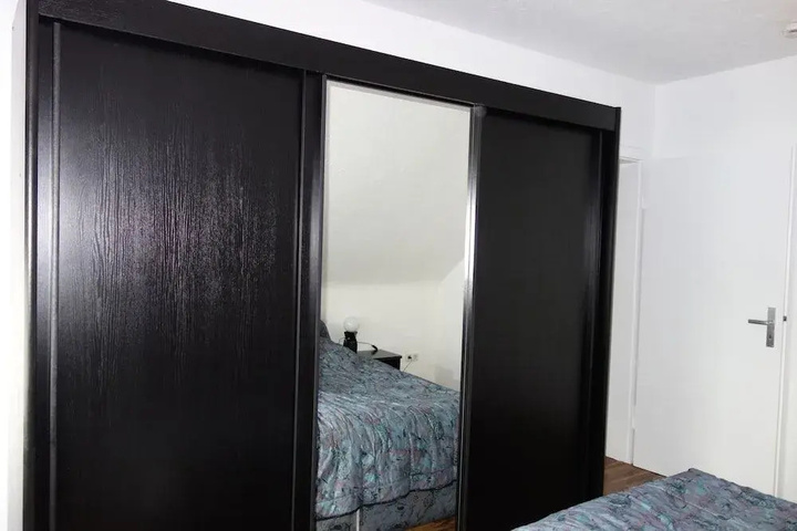 Room 4 of 9