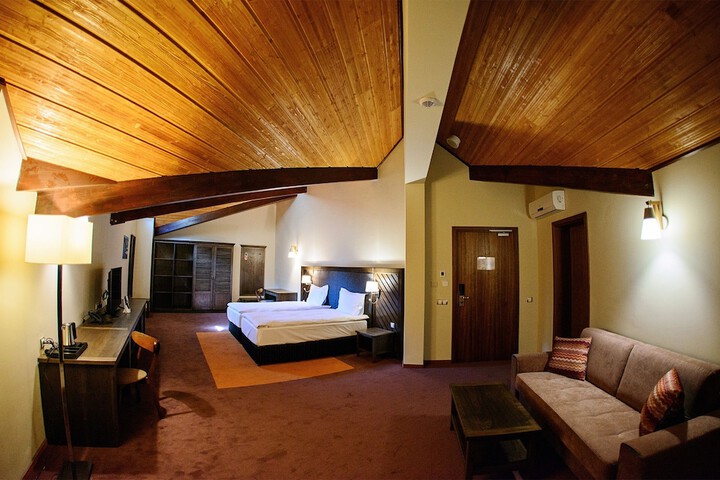 Room 9 of 35