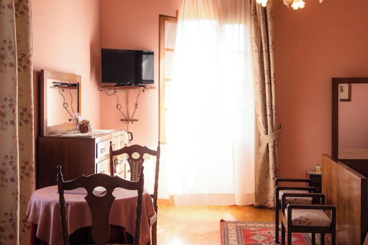 Room 15 of 49