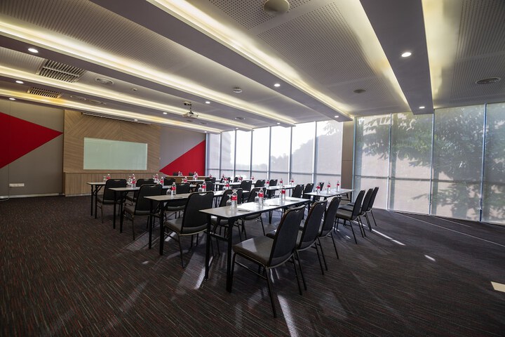 Ballroom/Hall 64 of 71