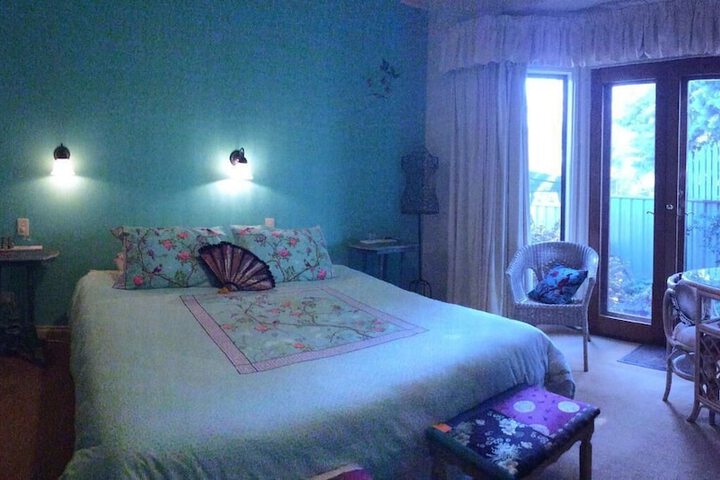Room 11 of 18