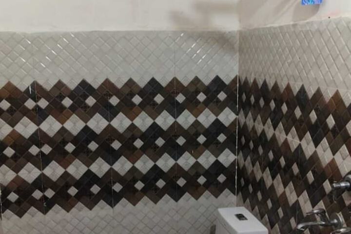 Room 18 of 28