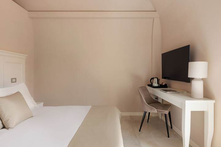 Room 6 of 32