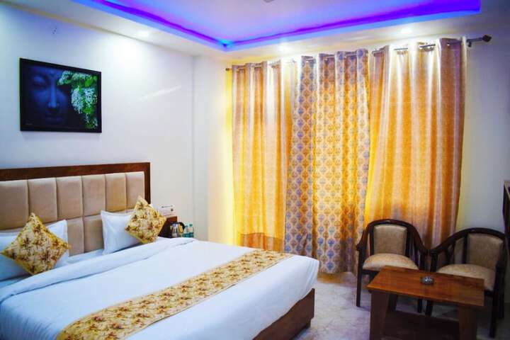 Room 14 of 25