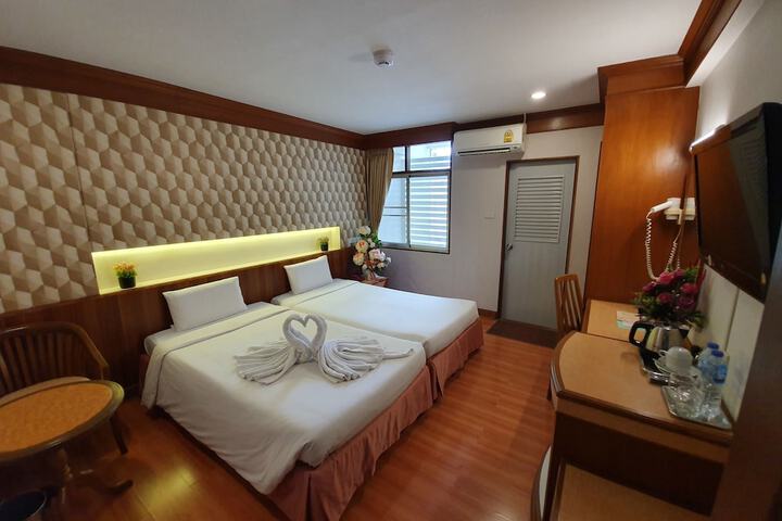 Room 7 of 48