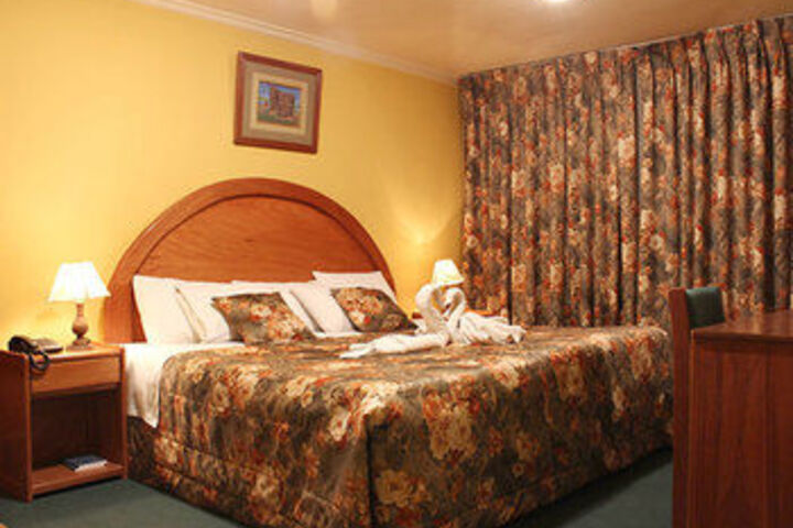 Room 18 of 28