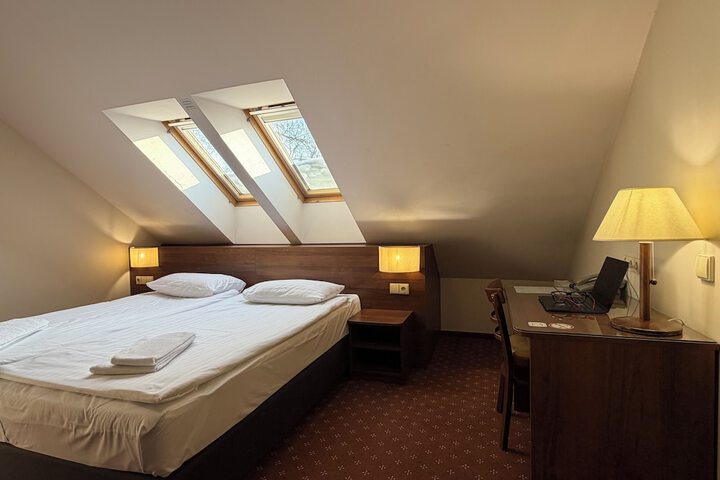 Room 35 of 64
