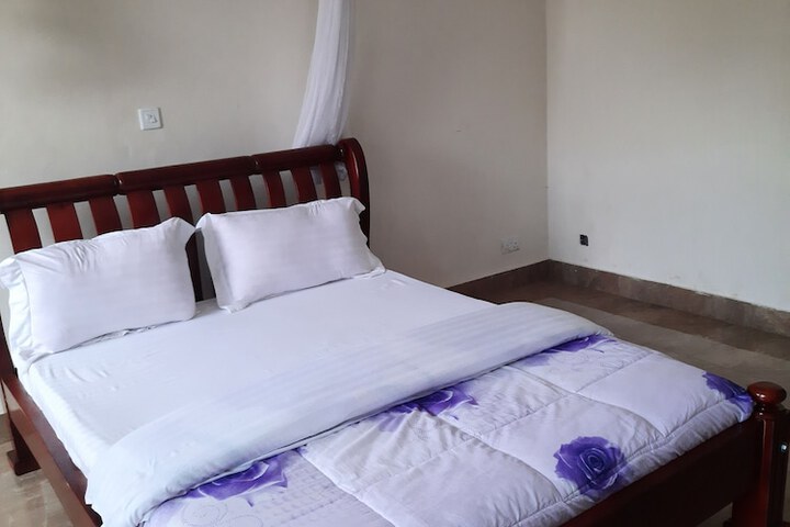 Room 2 of 85