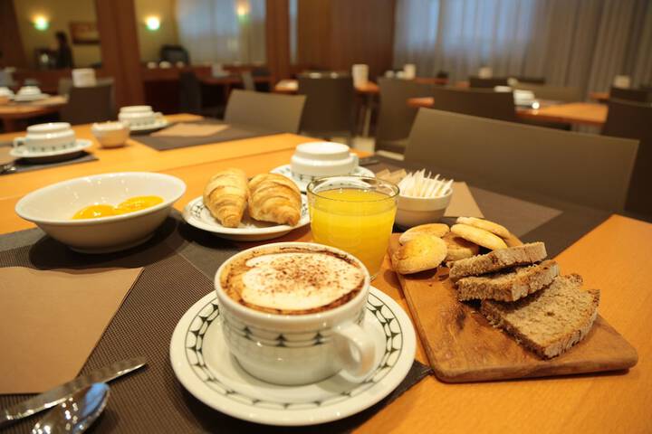 Breakfast/Coffee Service 25 of 37