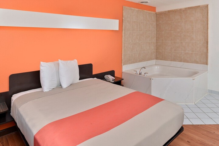 Room 7 of 27