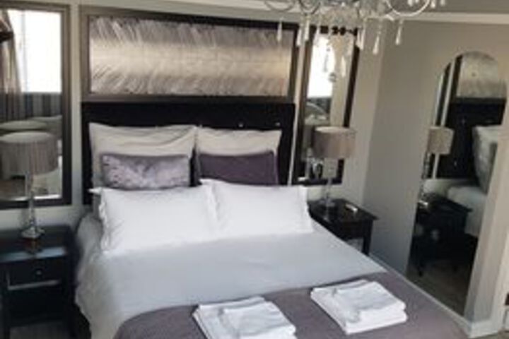 Room 5 of 17