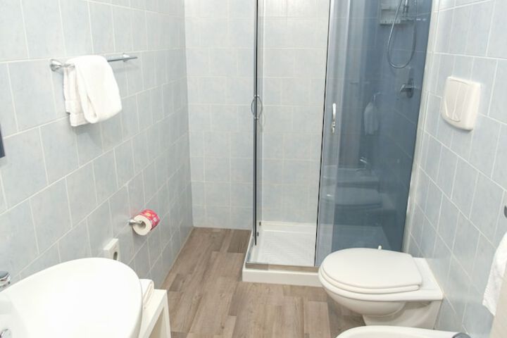 Room 12 of 42