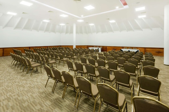 Business Center 104 of 117