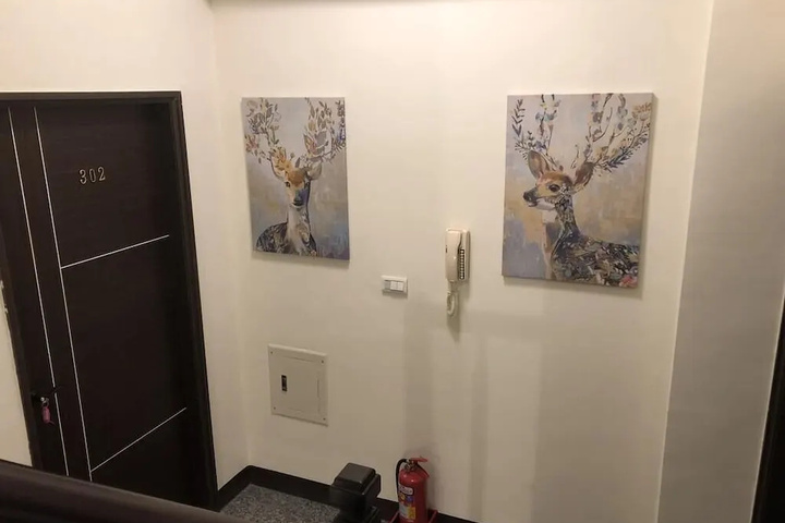 Small Cat Hotel