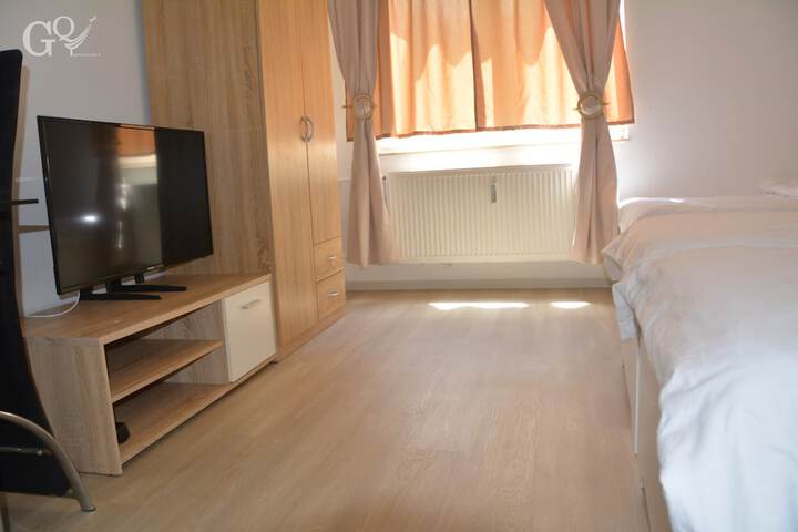 Room 9 of 80