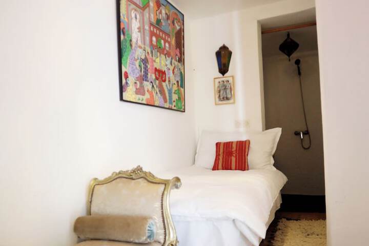 Room 5 of 34